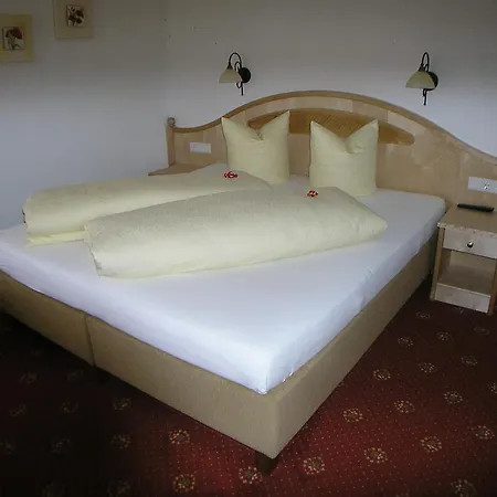 Hotel-garni Weidacherhof Отель Лойташ